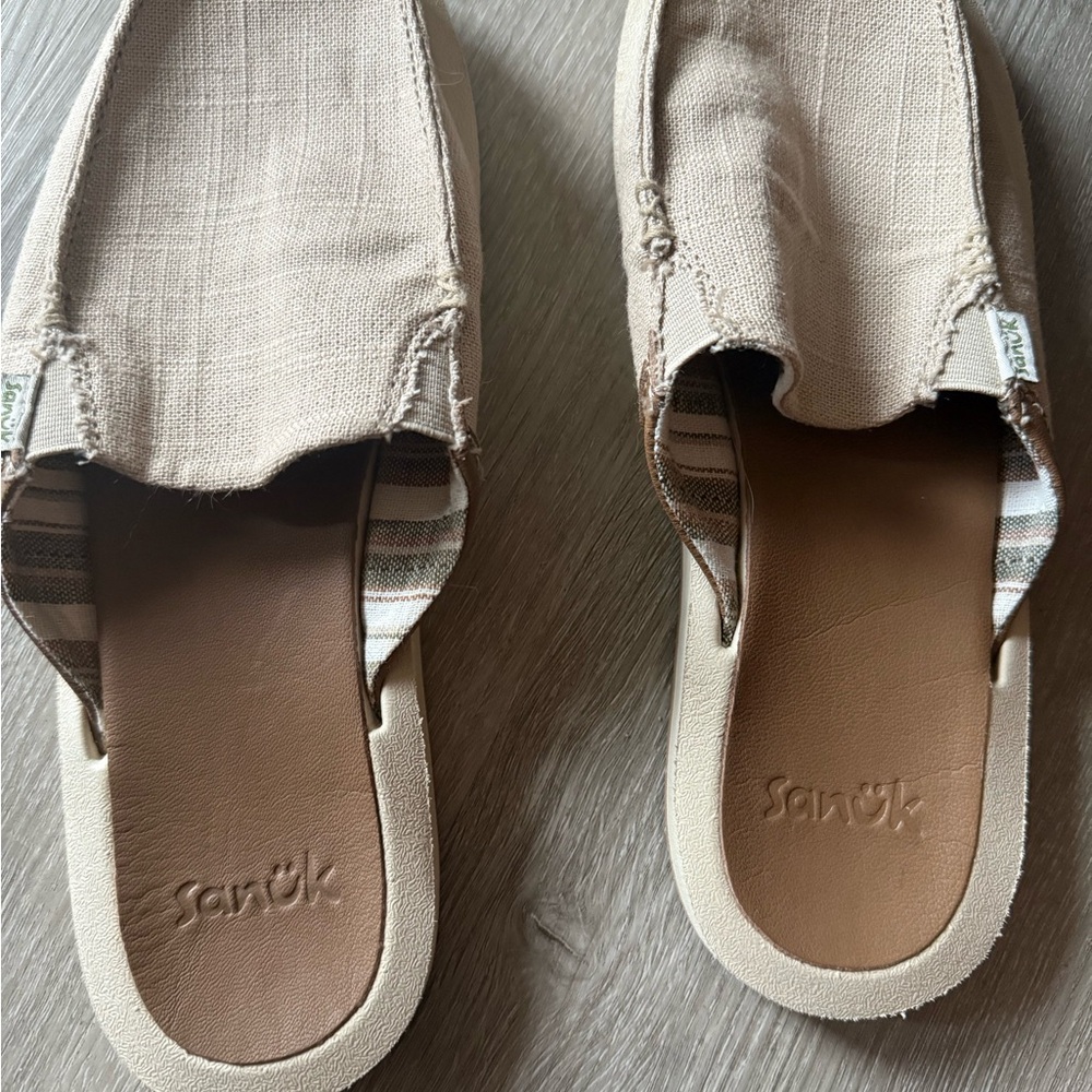 Sanuk Women's Beige Moccasins